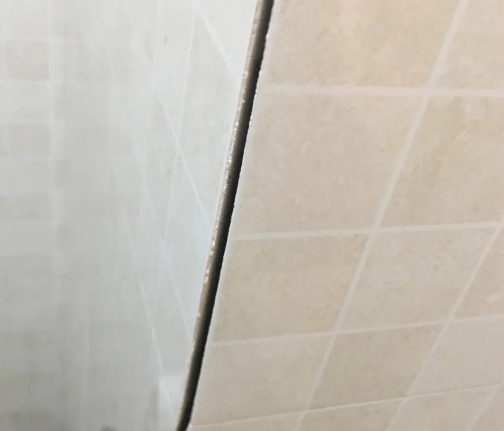 绵阳瓷砖空鼓维修公司分享阳台瓷砖脱落的修复过程可以分为以下几个步骤