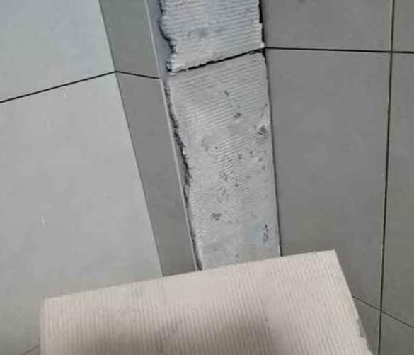 绵阳瓷砖空鼓维修公司分享下厨房瓷砖脱落的补救措施。